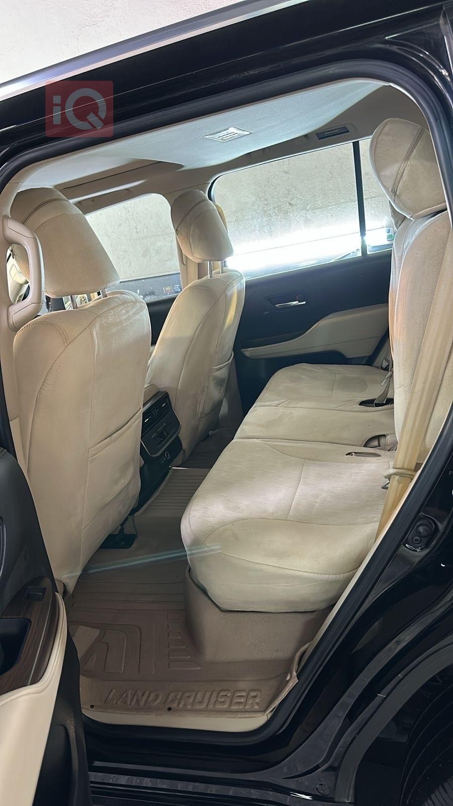 تۆیۆتا لاند کروزەر